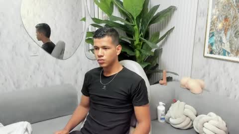 Snapshot of noahdark_ chatting on April 8, 2:33 am NOAH online show from April 8, 2:33 am