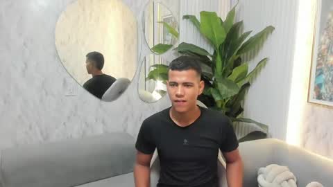 Snapshot of noahdark_ chatting on April 16, 4:02 am NOAH online show from April 16, 4:02 am