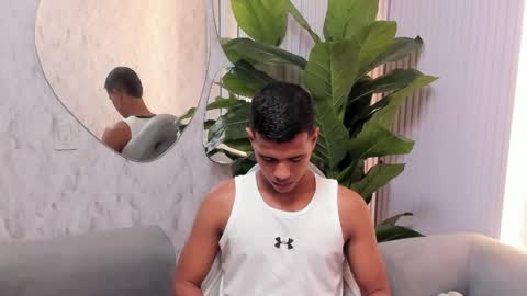 Snapshot of noahdark_ chatting on April 19, 11:18 pm NOAH online show from April 19, 11:18 pm