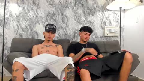 Snapshot of noahdaviss chatting on November 20, 12:11 am noahdaviss online show from November 20, 12:11 am