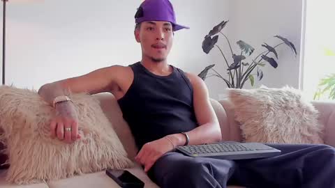 Snapshot of noahdaviss chatting on May 12, 7:33 pm noahdaviss online show from May 12, 7:33 pm