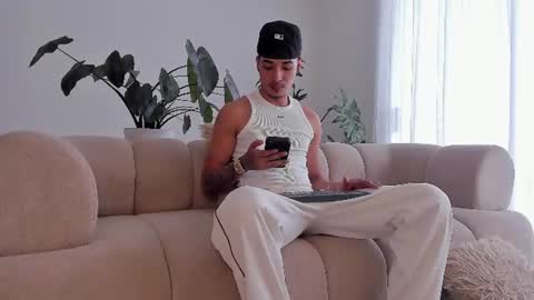 Snapshot of noahdaviss chatting on July 1, 7:46 pm noahdaviss online show from July 1, 7:46 pm
