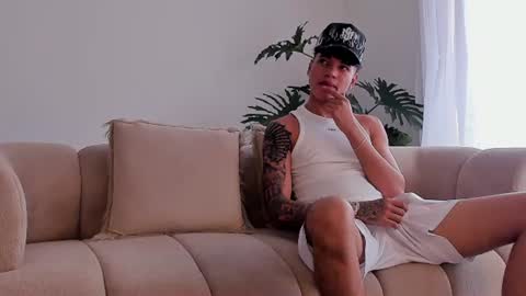 Snapshot of noahdaviss chatting on July 29, 9:24 pm noahdaviss online show from July 29, 9:24 pm