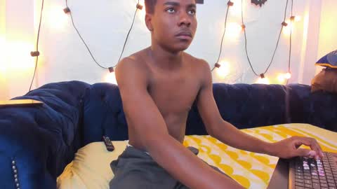 Snapshot of noahjhonson69 chatting on November 24, 11:32 am noah online show from November 24, 11:32 am