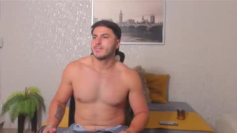 Noah Stevenss online show from August 9, 1:51 am