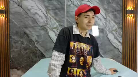 Snapshot of noahwalker__ chatting on June 9, 11:00 am online show from June 9, 11:00 am
