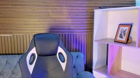 Noah Wolf online show from March 4, 5:13 am