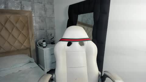 Noah Wolf online show from March 6, 11:45 pm