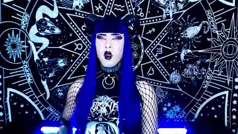 caroline online show from November 11, 1:49 am