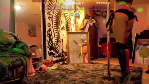 Snapshot of nobunny_owenz chatting on May 6, 9:14 am Nobunny online show from May 6, 9:14 am