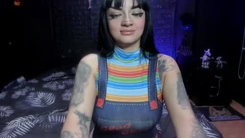 Snapshot of noctara_voss chatting on June 10, 10:19 pm Ann online show from June 10, 10:19 pm