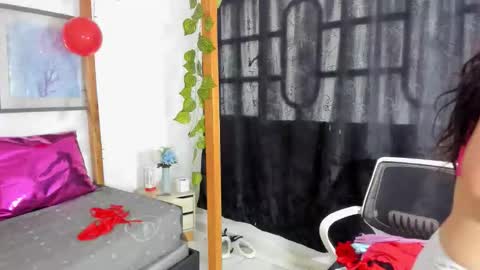 Snapshot of noctis_amour chatting on March 11, 1:28 pm Noctis Amour online show from March 11, 1:28 pm