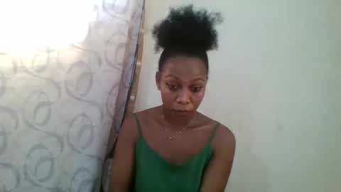noella656987 online show from May 3, 7:03 am