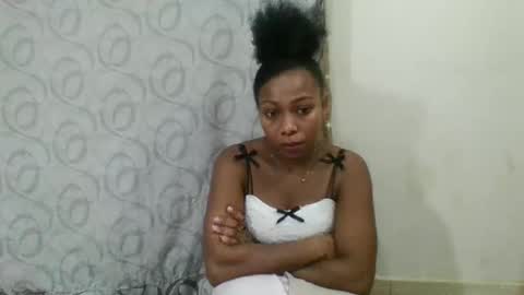 noella656987 online show from May 3, 7:09 pm