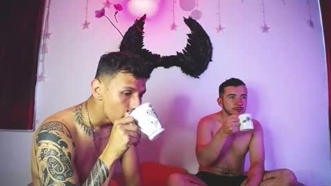 noha_and_iam1 online show from March 12, 12:33 pm