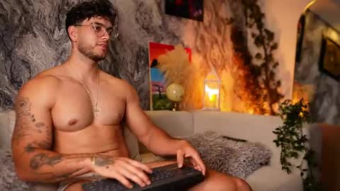 Snapshot of noha_miler chatting on May 16, 7:45 pm kevin online show from May 16, 7:45 pm
