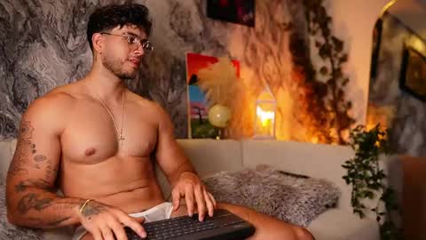 Snapshot of noha_miler chatting on May 16, 7:56 pm kevin online show from May 16, 7:56 pm