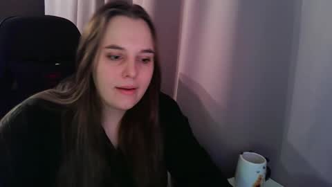 noir_ember_ online show from October 18, 12:39 pm