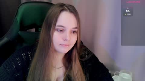 noir_ember_ online show from May 4, 3:52 pm