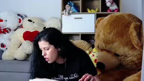 Snapshot of noirbella chatting on May 22, 8:36 pm noirbella online show from May 22, 8:36 pm