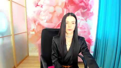 NoirDiva online show from April 15, 6:31 am