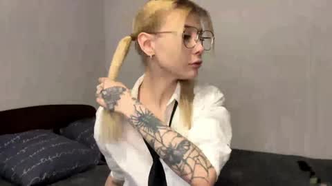 Snapshot of nolabussing chatting on May 18, 12:00 pm Sofia online show from May 18, 12:00 pm
