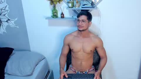 Snapshot of nolan_joness chatting on July 2, 11:55 pm Im Nolan online show from July 2, 11:55 pm
