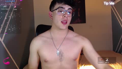Snapshot of nolan_twink chatting on December 1, 8:42 pm Nolan online show from December 1, 8:42 pm