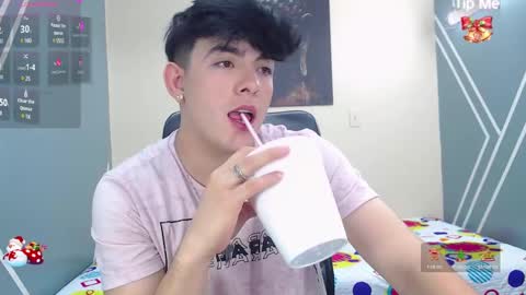 Snapshot of nolan_twink chatting on December 8, 5:55 pm Nolan online show from December 8, 5:55 pm