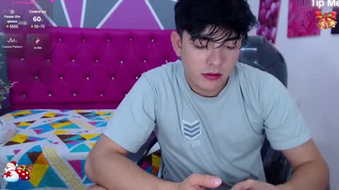 Snapshot of nolan_twink chatting on December 14, 11:23 pm Nolan online show from December 14, 11:23 pm