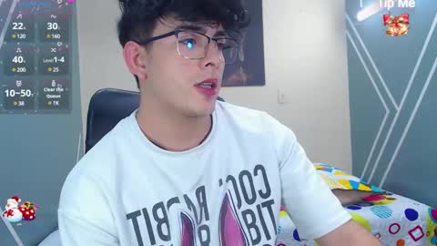 Snapshot of nolan_twink chatting on December 15, 9:31 pm Nolan online show from December 15, 9:31 pm