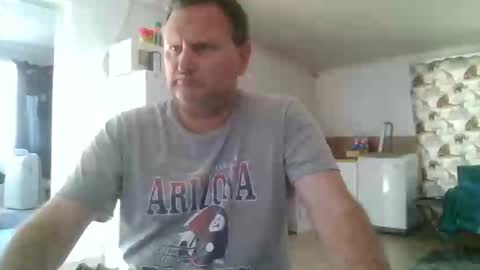Snapshot of nollie244 chatting on April 6, 8:37 am Nollie online show from April 6, 8:37 am