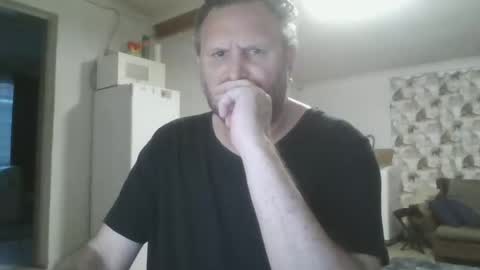 Snapshot of nollie244 chatting on April 18, 4:38 am Nollie online show from April 18, 4:38 am