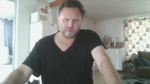 Snapshot of nollie244 chatting on April 19, 6:35 am Nollie online show from April 19, 6:35 am