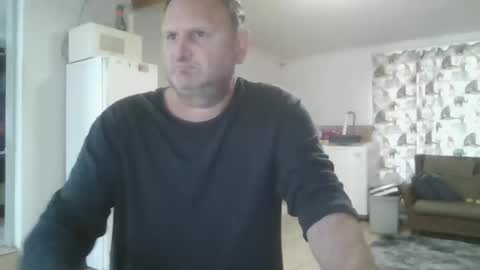 Snapshot of nollie244 chatting on May 17, 6:44 am Nollie online show from May 17, 6:44 am