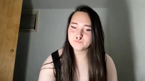 nonbinarybeauty20 online show from October 31, 10:05 am