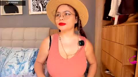 Snapshot of noor_bloom chatting on June 17, 1:34 pm Soy Ash online show from June 17, 1:34 pm