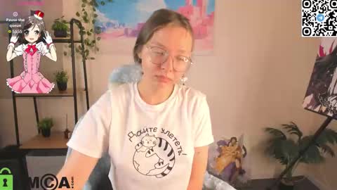 Snapshot of noora_moore chatting on October 30, 12:45 am NOORA online show from October 30, 12:45 am