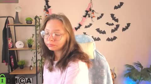 Snapshot of noora_moore chatting on November 3, 12:46 am NOORA online show from November 3, 12:46 am