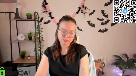 Snapshot of noora_moore chatting on November 8, 1:17 am NOORA online show from November 8, 1:17 am