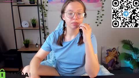 Snapshot of noora_moore chatting on November 14, 1:15 am NOORA online show from November 14, 1:15 am