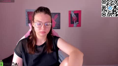 Snapshot of noora_moore chatting on November 21, 1:15 am NOORA online show from November 21, 1:15 am