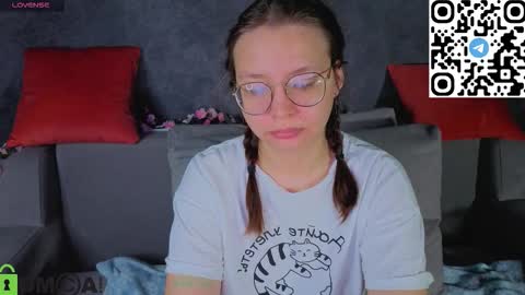 Snapshot of noora_moore chatting on November 28, 1:30 am NOORA online show from November 28, 1:30 am