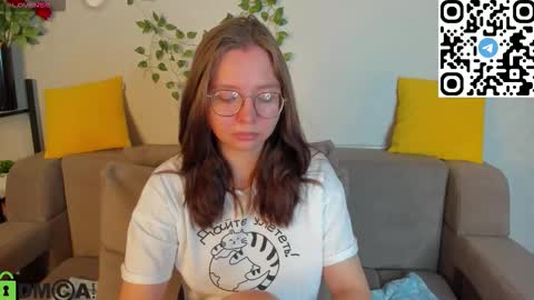 Snapshot of noora_moore chatting on November 29, 1:19 am NOORA online show from November 29, 1:19 am