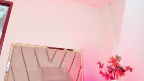 Nora Da Silva online show from December 6, 12:45 am