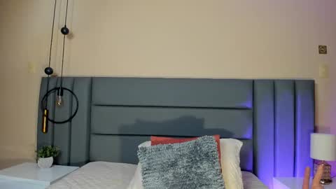 Nora Da Silva online show from September 25, 1:09 am