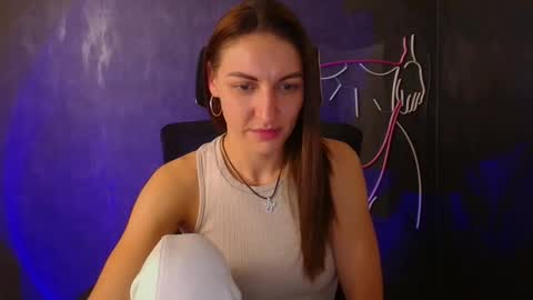 Nora online show from October 6, 9:45 pm