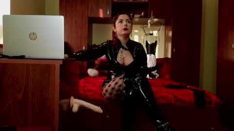 Snapshot of nora_red chatting on January 17, 2:00 pm QueenManifest online show from January 17, 2:00 pm