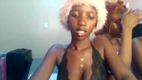 Snapshot of norababy20 chatting on June 24, 9:19 am Norababy20 online show from June 24, 9:19 am