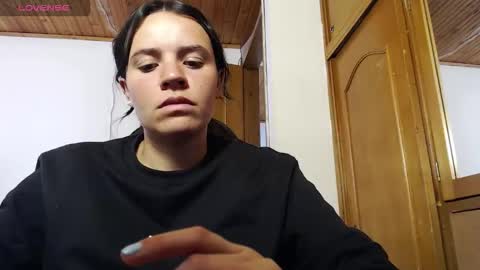 Snapshot of noreen_ chatting on November 8, 4:51 pm noreen_ online show from November 8, 4:51 pm